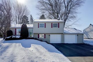 285 N Creek Xing, Greece, NY 14612