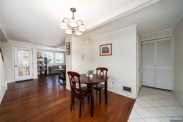 39 Glendale Drive, Hillsdale, NJ 07642