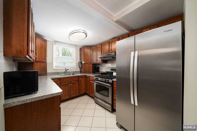 39 Glendale Drive, Hillsdale, NJ 07642