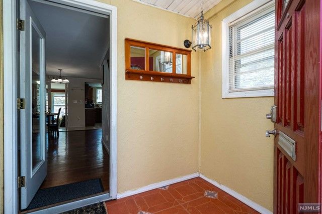 39 Glendale Drive, Hillsdale, NJ 07642