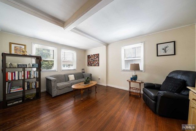 39 Glendale Drive, Hillsdale, NJ 07642