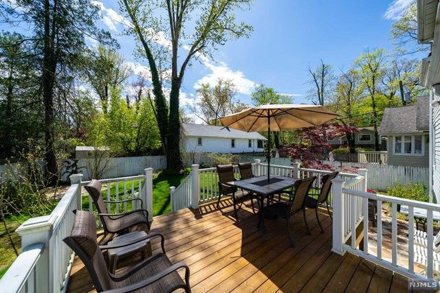 39 Glendale Drive, Hillsdale, NJ 07642
