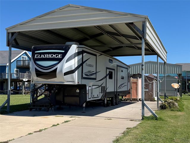 950 Clara Street, Crystal Beach, TX 77650