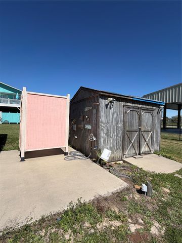 950 Clara Street, Crystal Beach, TX 77650