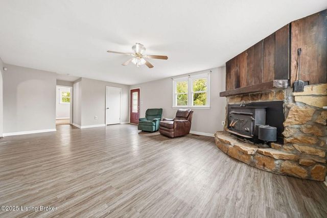 7700 Rosemary Ln, Louisville, KY 40214