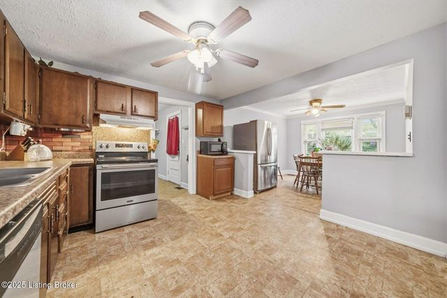 7700 Rosemary Ln, Louisville, KY 40214