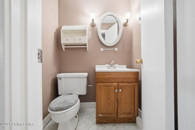 7700 Rosemary Ln, Louisville, KY 40214