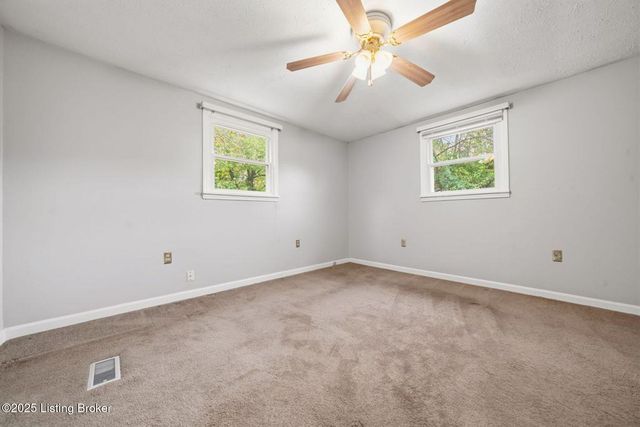 7700 Rosemary Ln, Louisville, KY 40214