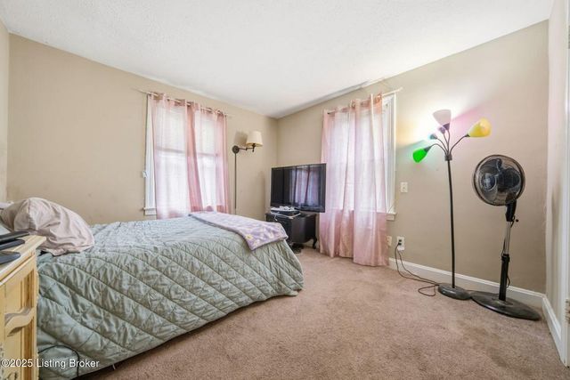 7700 Rosemary Ln, Louisville, KY 40214