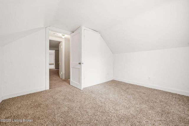 7700 Rosemary Ln, Louisville, KY 40214