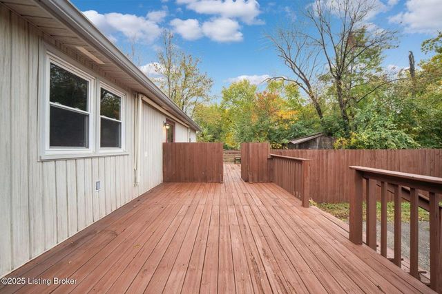 7700 Rosemary Ln, Louisville, KY 40214