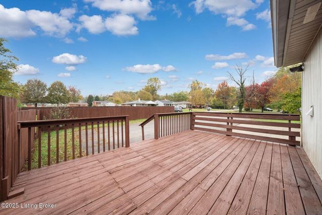 7700 Rosemary Ln, Louisville, KY 40214