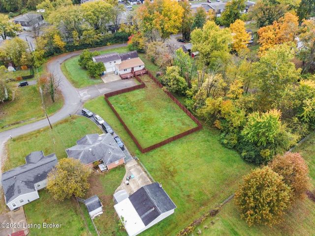 7700 Rosemary Ln, Louisville, KY 40214