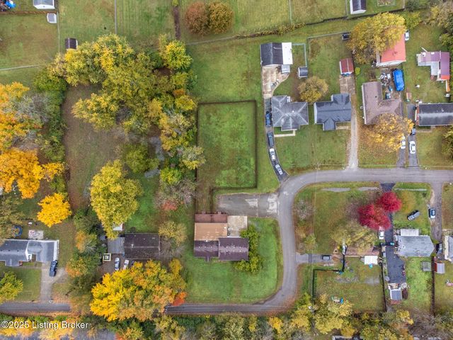 7700 Rosemary Ln, Louisville, KY 40214