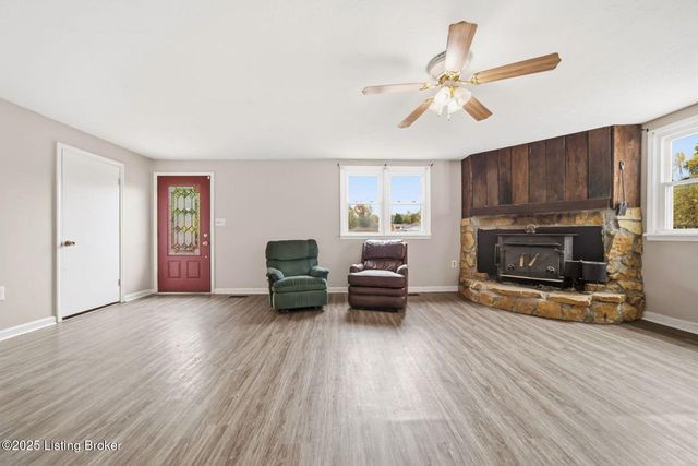 7700 Rosemary Ln, Louisville, KY 40214