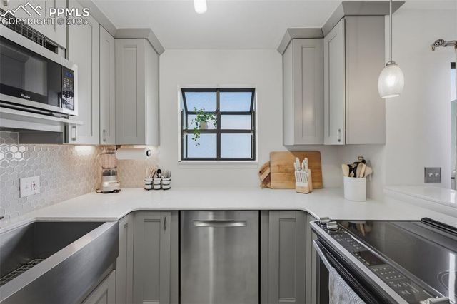 14 E Old Broadmoor Road, Colorado Springs, CO 80906