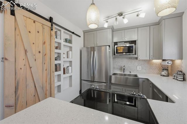 14 E Old Broadmoor Road, Colorado Springs, CO 80906