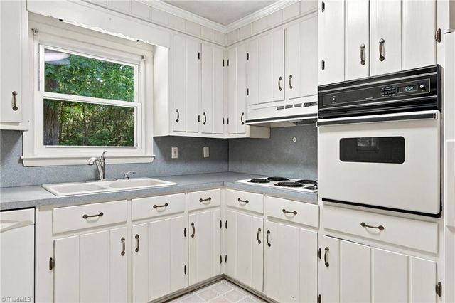 423 Bradley Road, Winston-salem, NC 27107