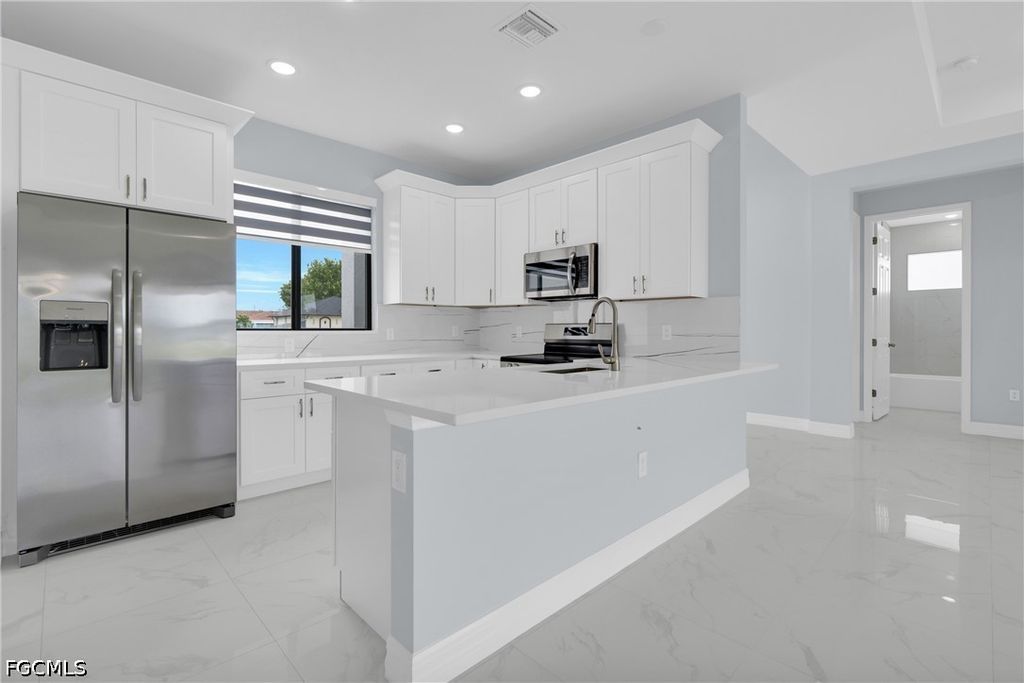 Image 11 of property listing at 627 NW 2nd TER, Cape Coral, FL 33993
