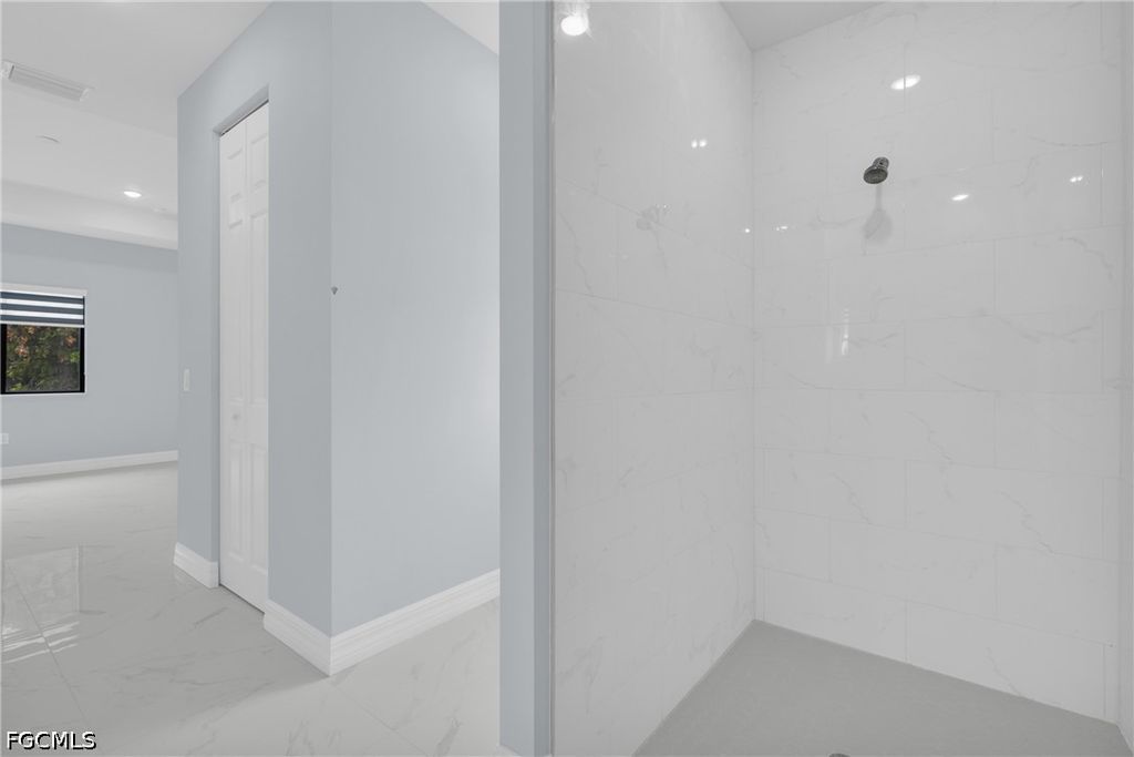Image 20 of property listing at 627 NW 2nd TER, Cape Coral, FL 33993