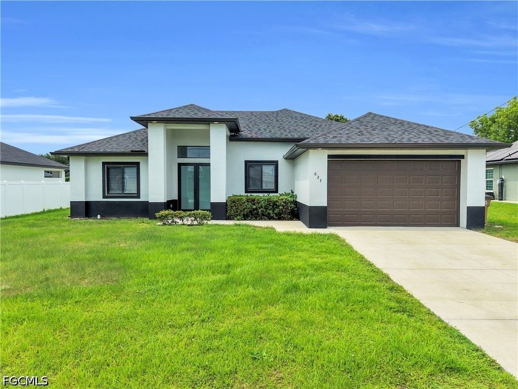 Image 3 of property listing at 627 NW 2nd TER, Cape Coral, FL 33993