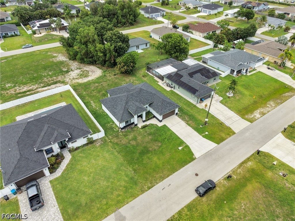 Image 31 of property listing at 627 NW 2nd TER, Cape Coral, FL 33993