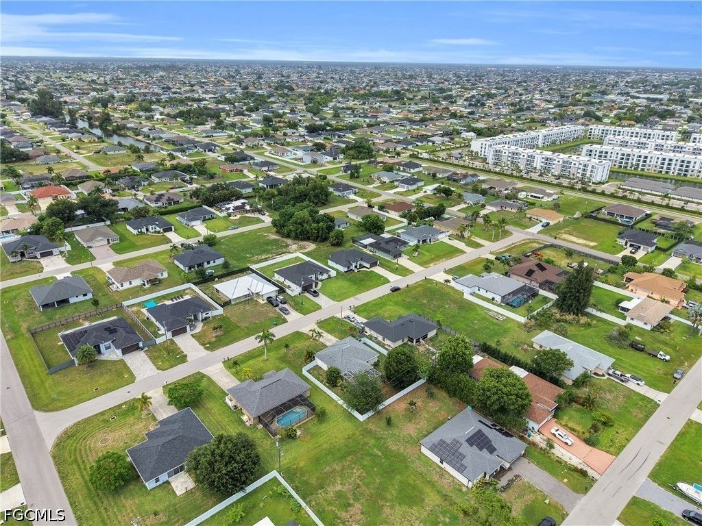 Image 33 of property listing at 627 NW 2nd TER, Cape Coral, FL 33993