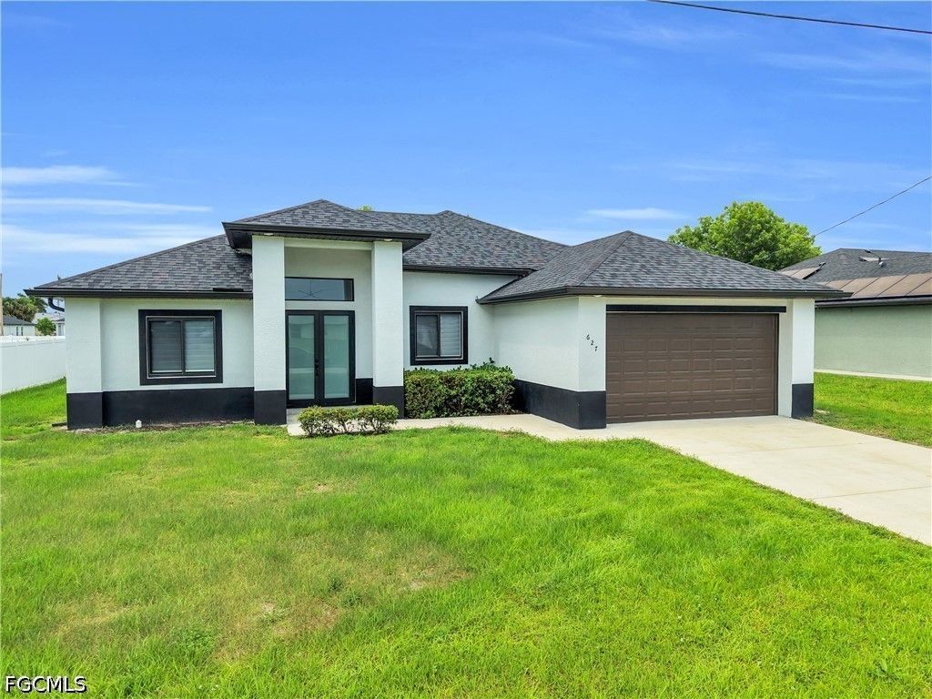 Image 4 of property listing at 627 NW 2nd TER, Cape Coral, FL 33993