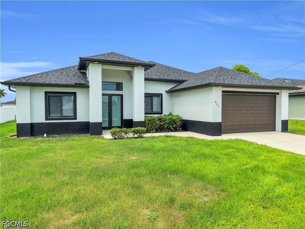 Image 5 of property listing at 627 NW 2nd TER, Cape Coral, FL 33993