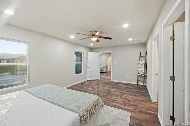 215 SW 30th, San Antonio, TX 78237