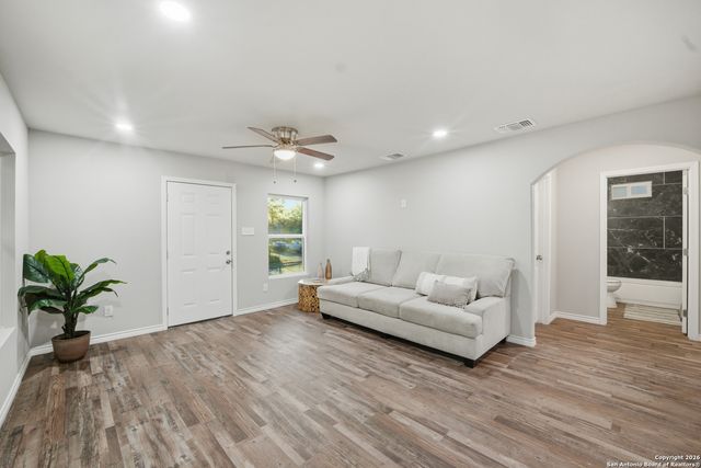 215 SW 30th, San Antonio, TX 78237