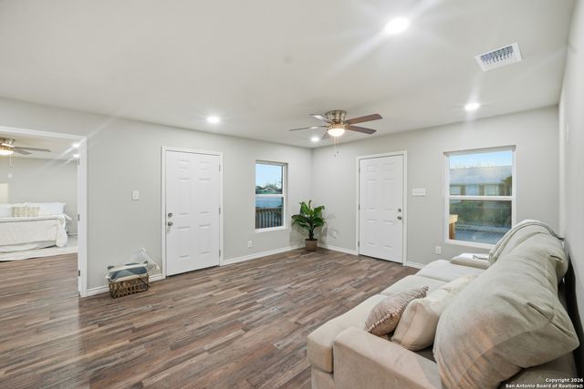 215 SW 30th, San Antonio, TX 78237