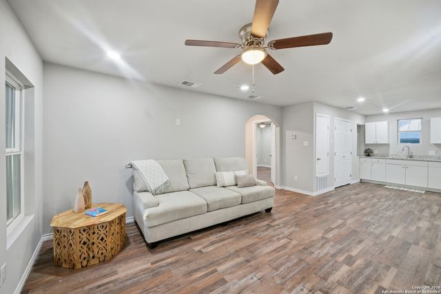 215 SW 30th, San Antonio, TX 78237