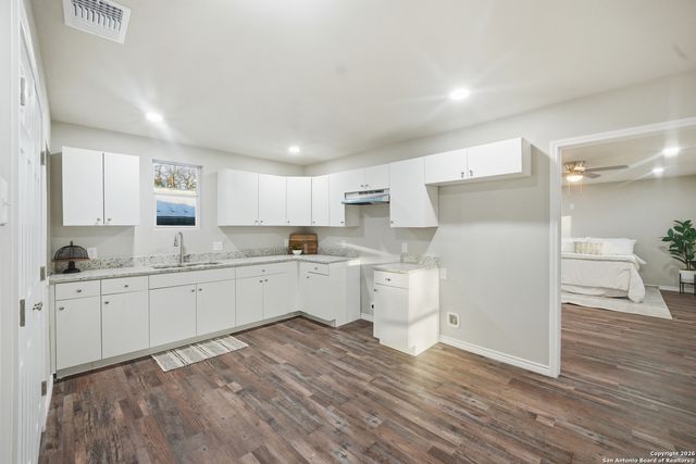 215 SW 30th, San Antonio, TX 78237