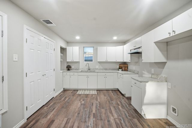 215 SW 30th, San Antonio, TX 78237