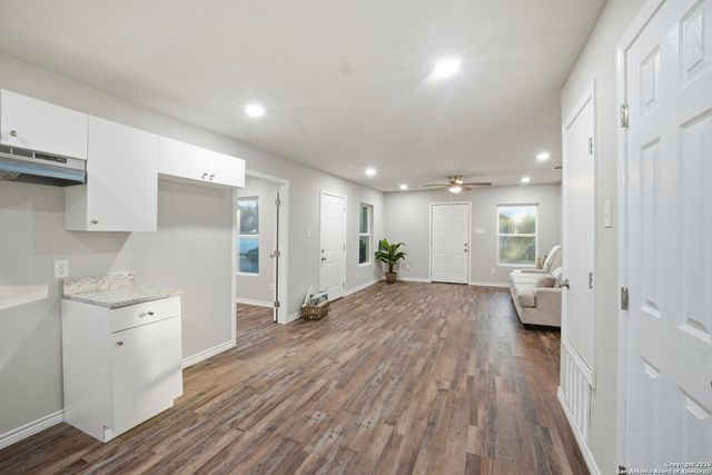 215 SW 30th, San Antonio, TX 78237