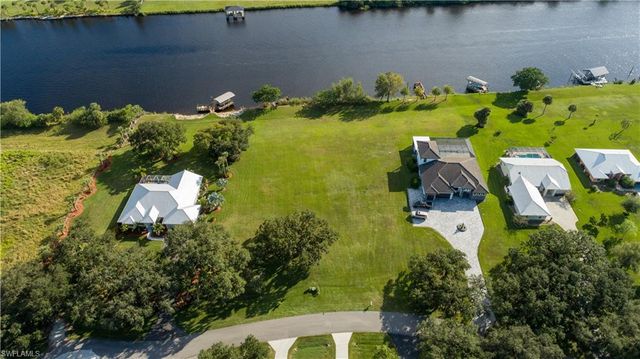 1497 Riverbend DR, Labelle, FL 33935