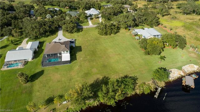 1497 Riverbend DR, Labelle, FL 33935