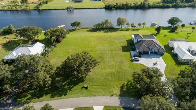 1497 Riverbend DR, Labelle, FL 33935