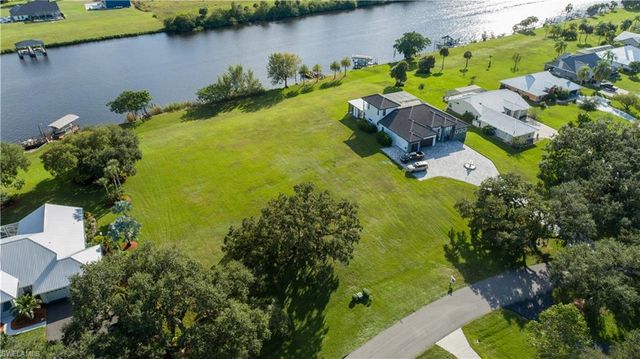 1497 Riverbend DR, Labelle, FL 33935