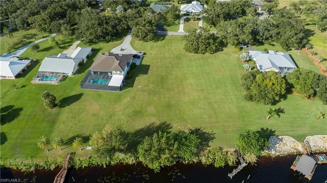 1497 Riverbend DR, Labelle, FL 33935