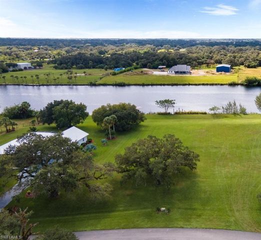 1497 Riverbend DR, Labelle, FL 33935