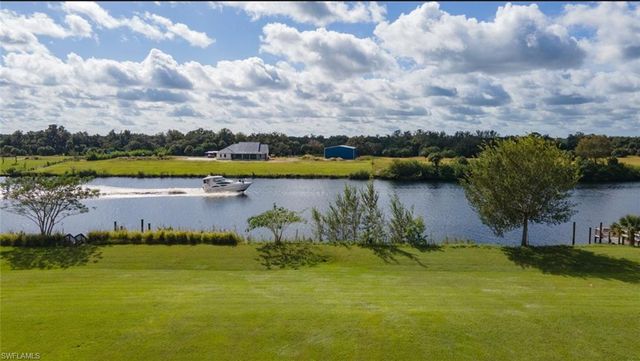 1497 Riverbend DR, Labelle, FL 33935