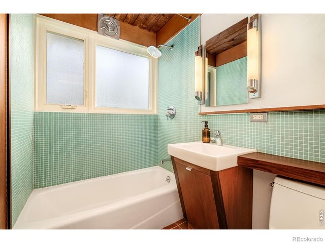 1431 E Dartmouth Avenue, Englewood, CO 80113