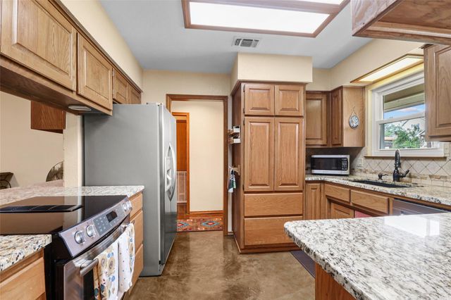 1304 Sunset DR, Marble Falls, TX 78654