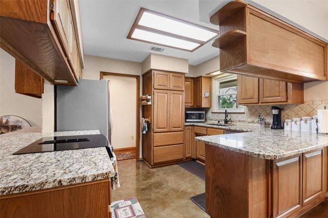 1304 Sunset DR, Marble Falls, TX 78654