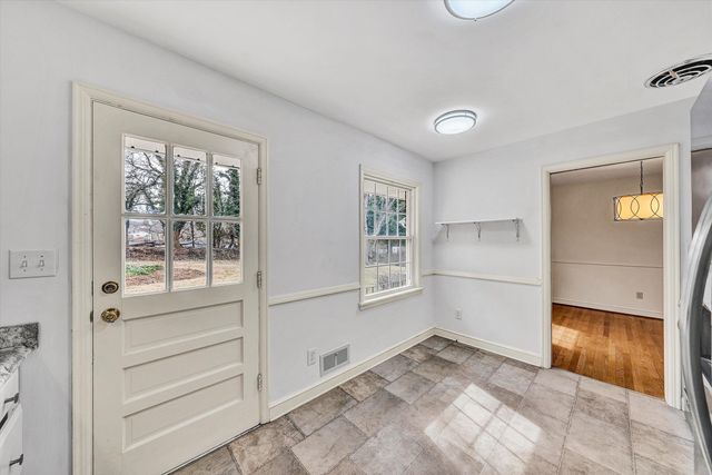 3634 Larson LN, Roanoke, VA 24018