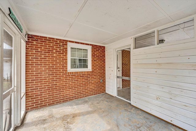 3634 Larson LN, Roanoke, VA 24018