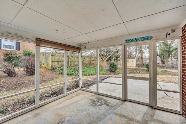 3634 Larson LN, Roanoke, VA 24018