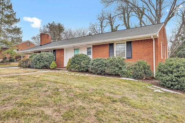 3634 Larson LN, Roanoke, VA 24018